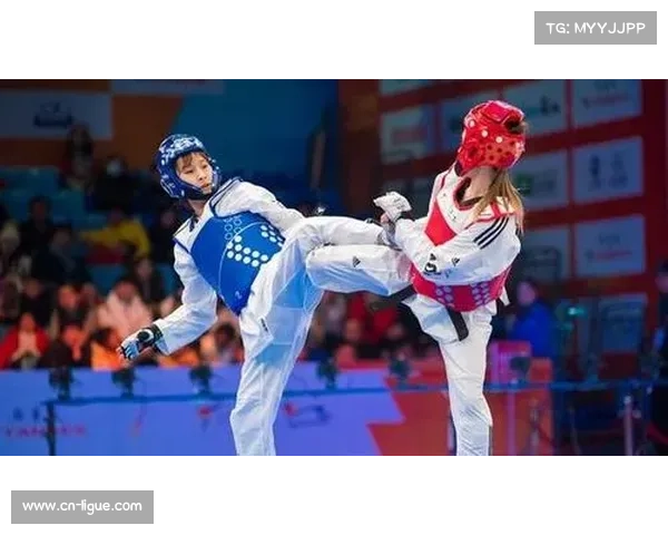 世跆联示范队在富查伊拉开幕式表演，高水平技术技巧给观众留下深刻印象